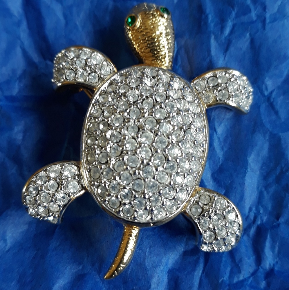 Turtle pin